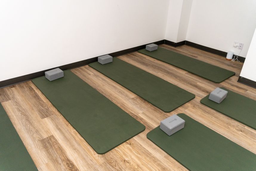 Mindfulness and wellness room with floor cushions at Altura Recovery in Houston